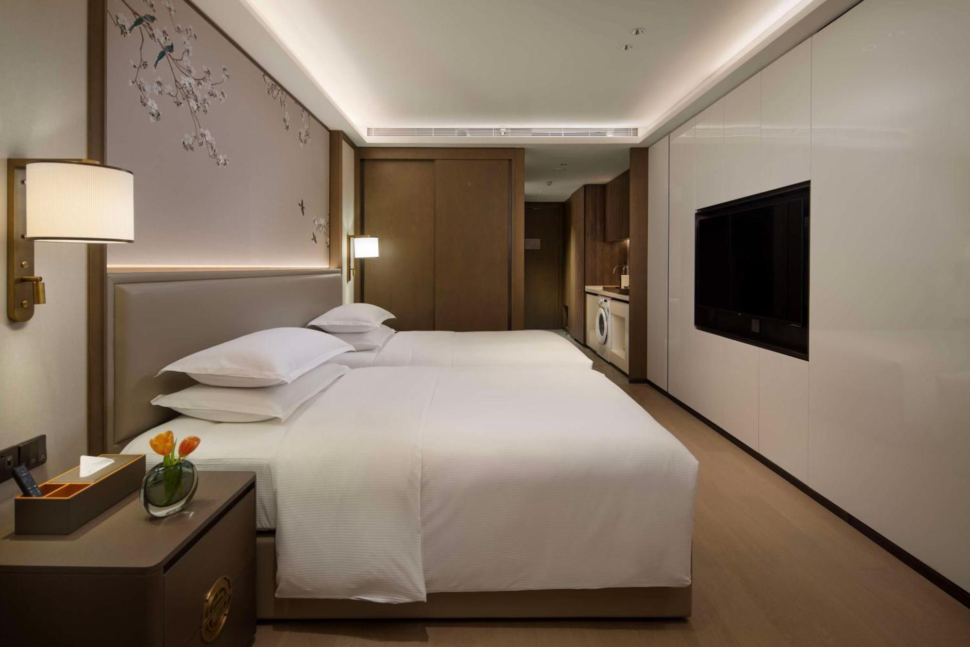 Yuexiu Hotel Guangzhou, Curio Collection By Hilton Extérieur photo