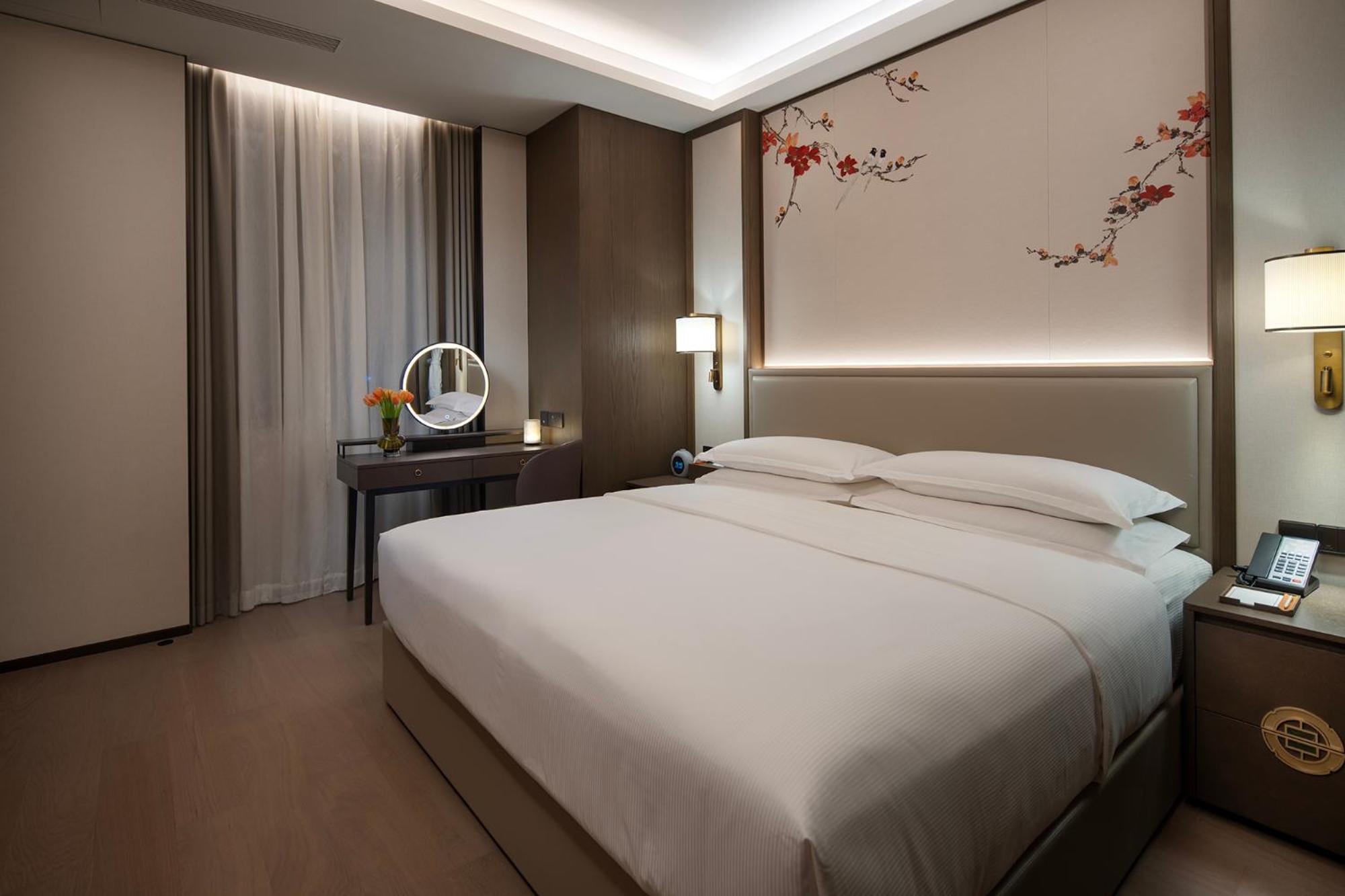 Yuexiu Hotel Guangzhou, Curio Collection By Hilton Extérieur photo