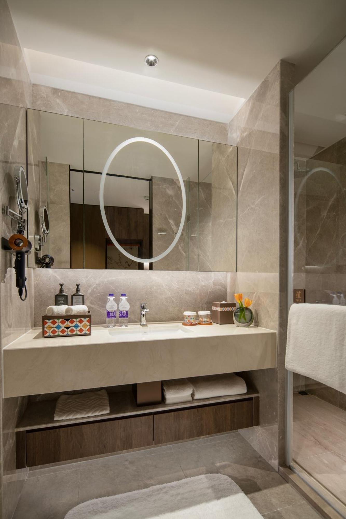 Yuexiu Hotel Guangzhou, Curio Collection By Hilton Extérieur photo