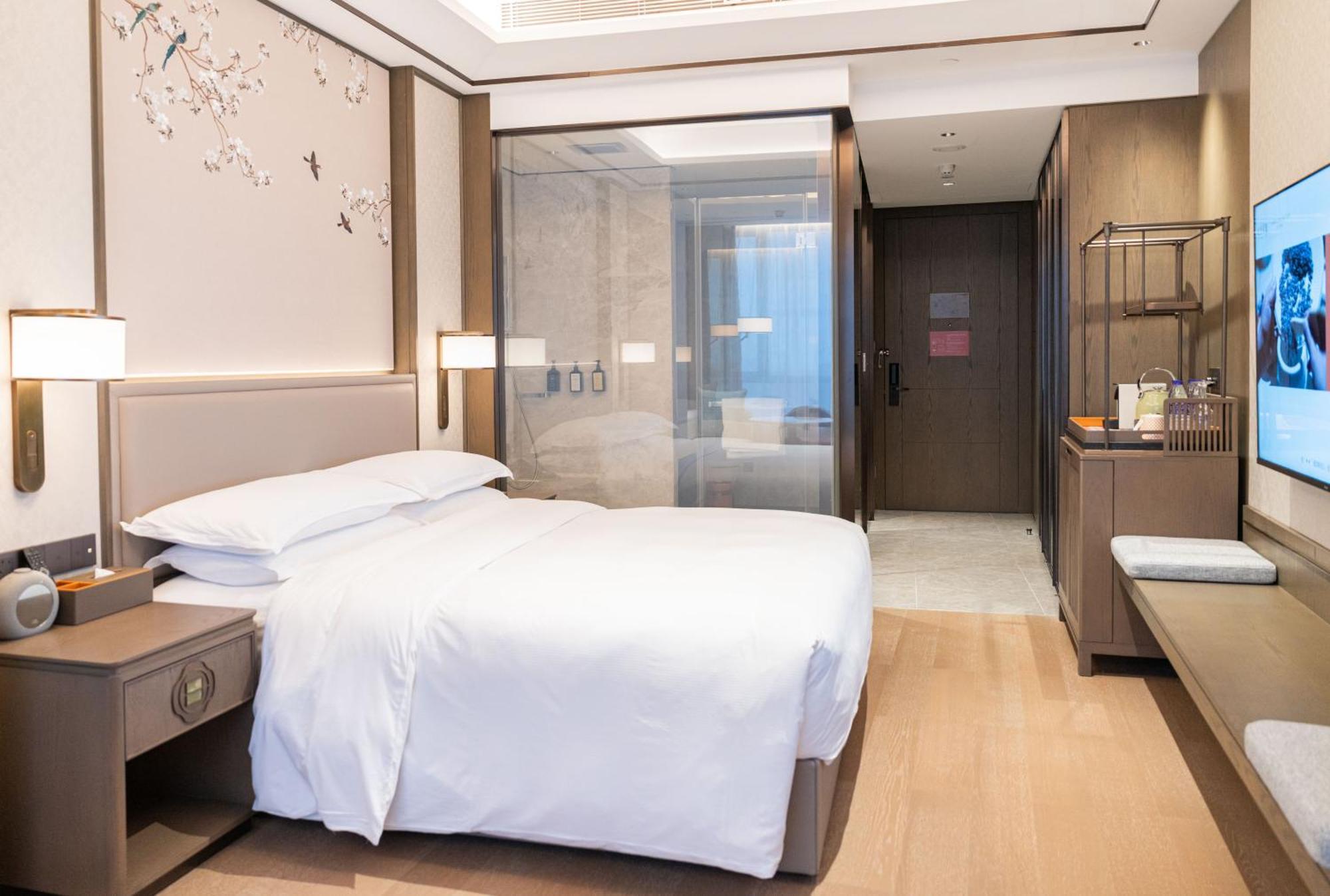 Yuexiu Hotel Guangzhou, Curio Collection By Hilton Extérieur photo