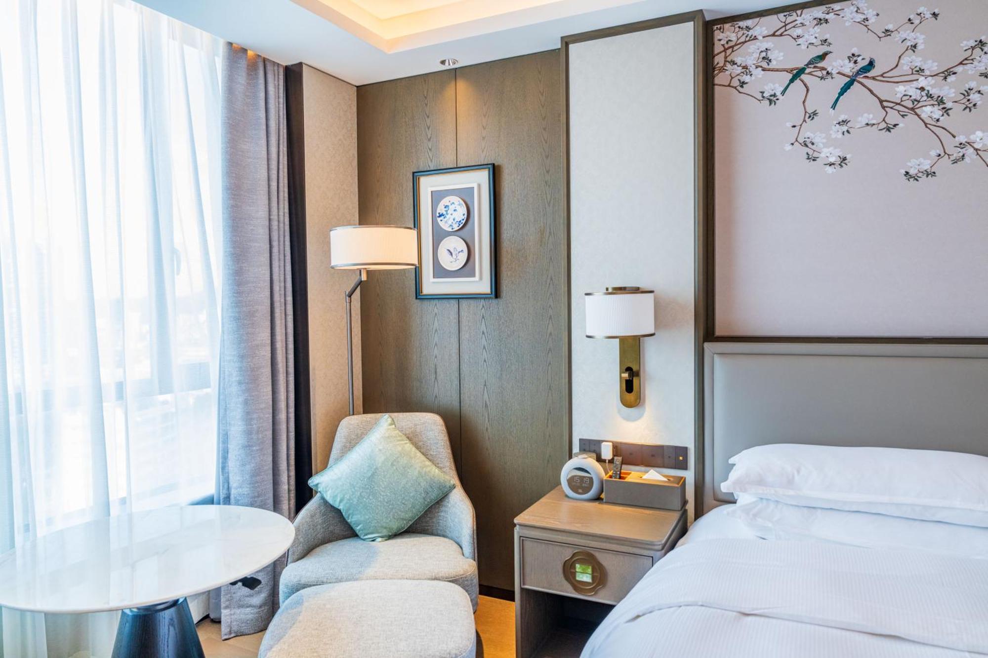 Yuexiu Hotel Guangzhou, Curio Collection By Hilton Extérieur photo