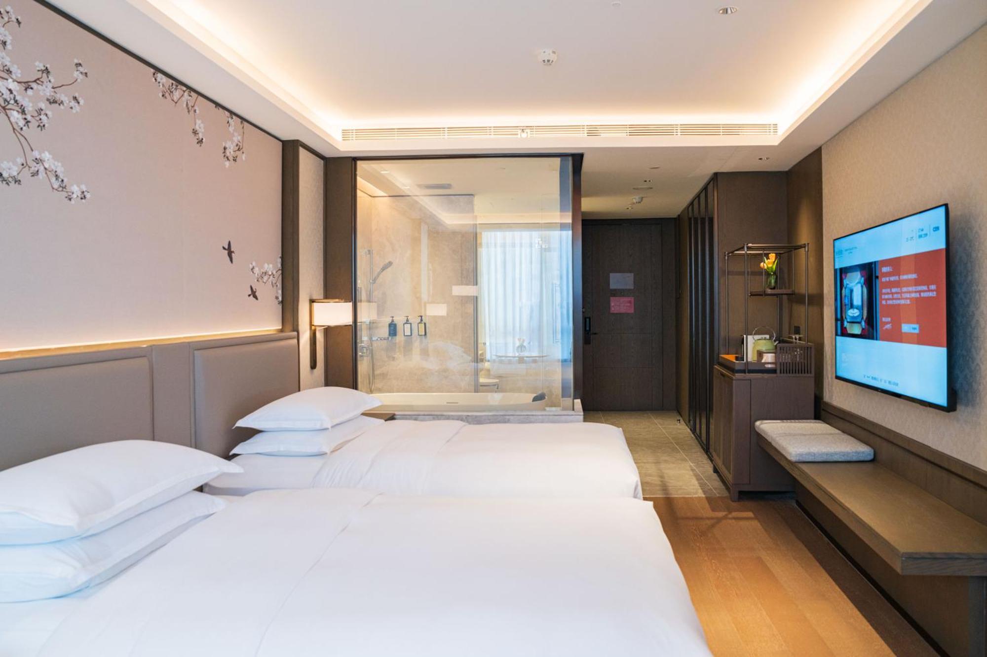 Yuexiu Hotel Guangzhou, Curio Collection By Hilton Extérieur photo