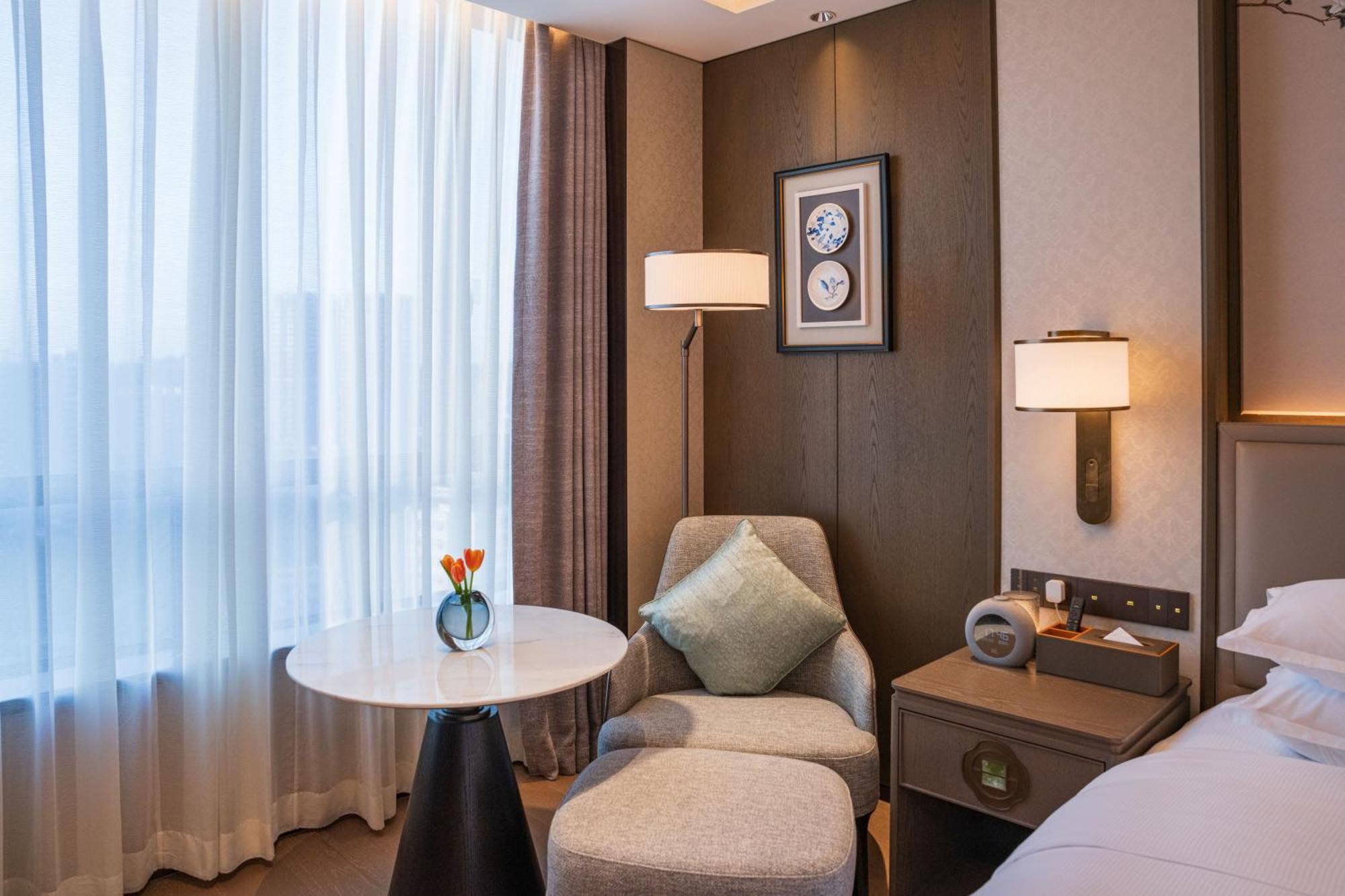 Yuexiu Hotel Guangzhou, Curio Collection By Hilton Extérieur photo